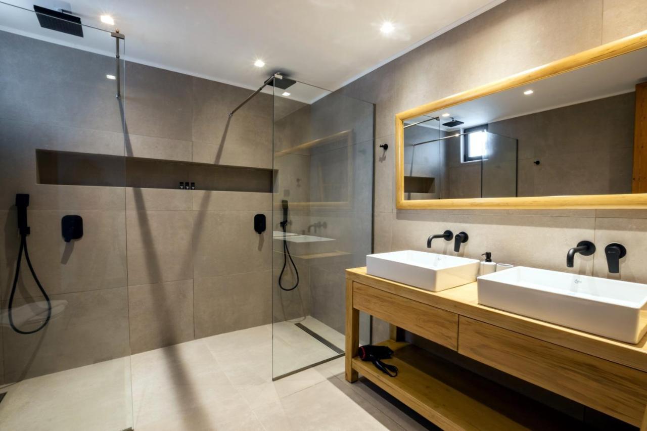 Cato Agro 5, Seafront Villa With Private Pool Afiártisz Kültér fotó